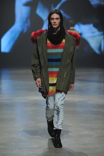 Look 75